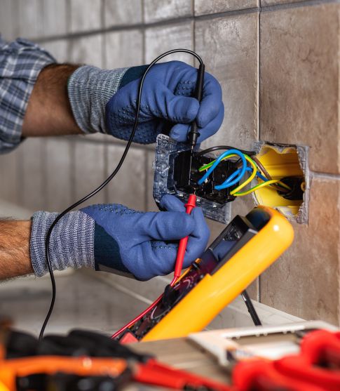 Rénovation de réseaux d'électricité dans des logements du Finistère Rénovation de réseaux d'électricité dans des logements du Finistère