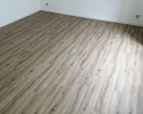Pose d'un revêtement de sol (parquet) par DHZ Agencement à Brest Pose d'un revêtement de sol (parquet) par DHZ Agencement à Brest
