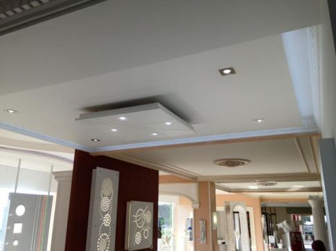 Sculpture de plafond en staff Sculpture de plafond en staff